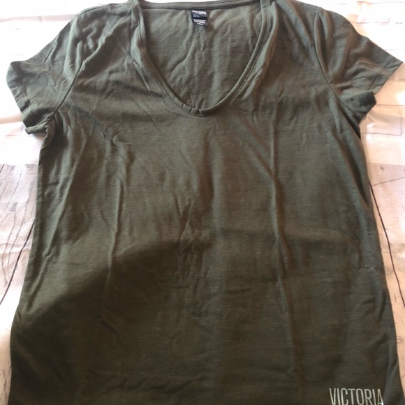 NWOT Victoria’s Secret V-Neck T-Shirt - Picture 1 of 5